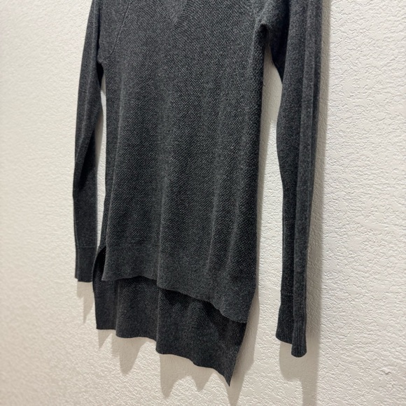 The Limited Gray Long Sleeve Knit Sweater Size M - Picture 5 of 8